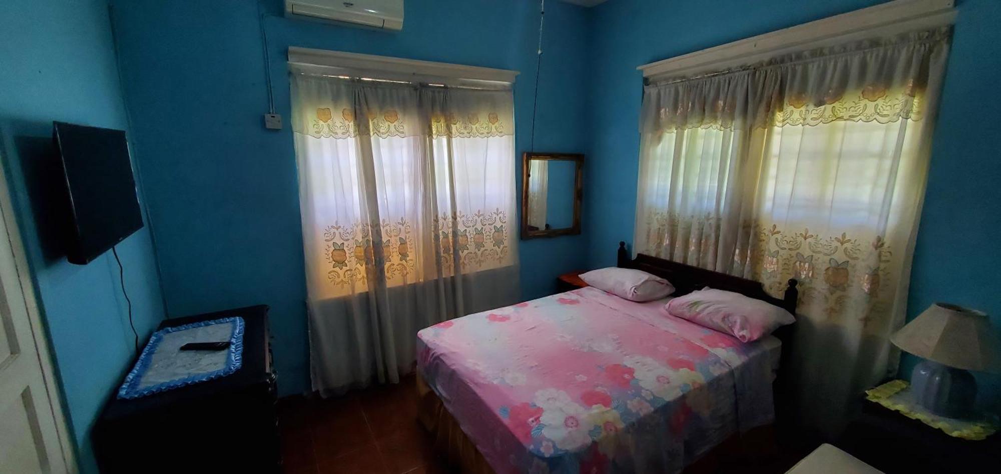 Little Shaw Park Guest House Ocho Rios Exterior photo