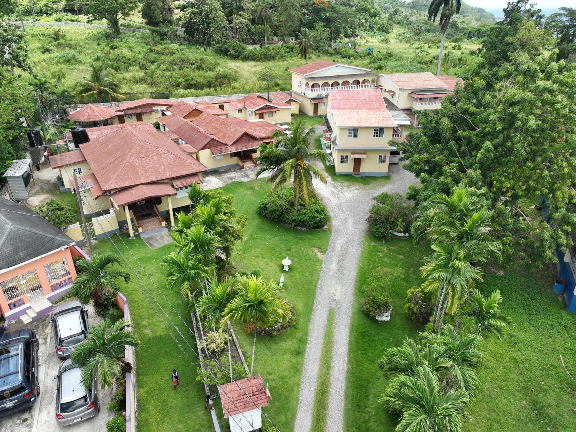 Little Shaw Park Guest House Ocho Rios Exterior photo